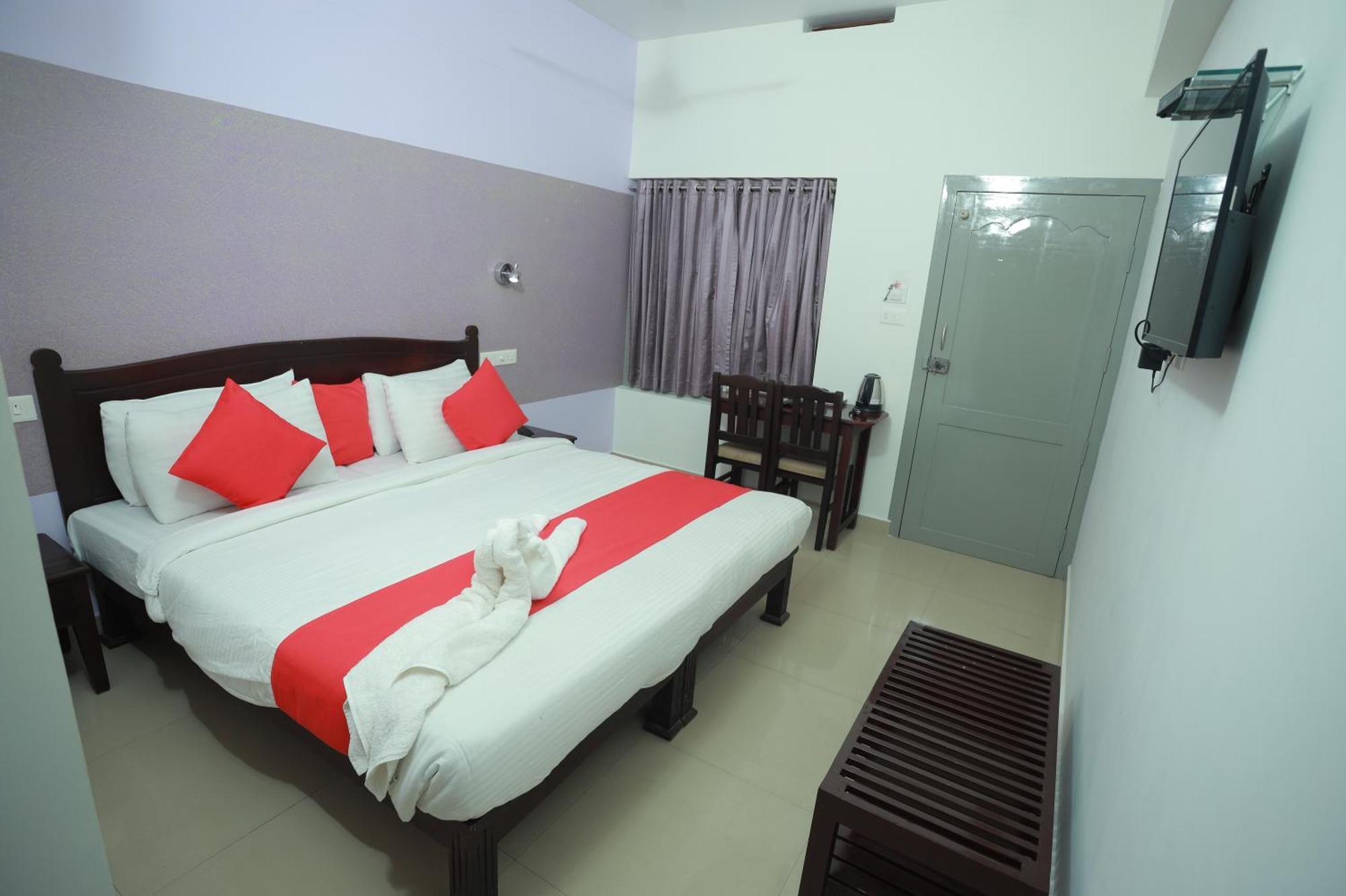 Shanthi Residency Pathanamthitta Exterior photo