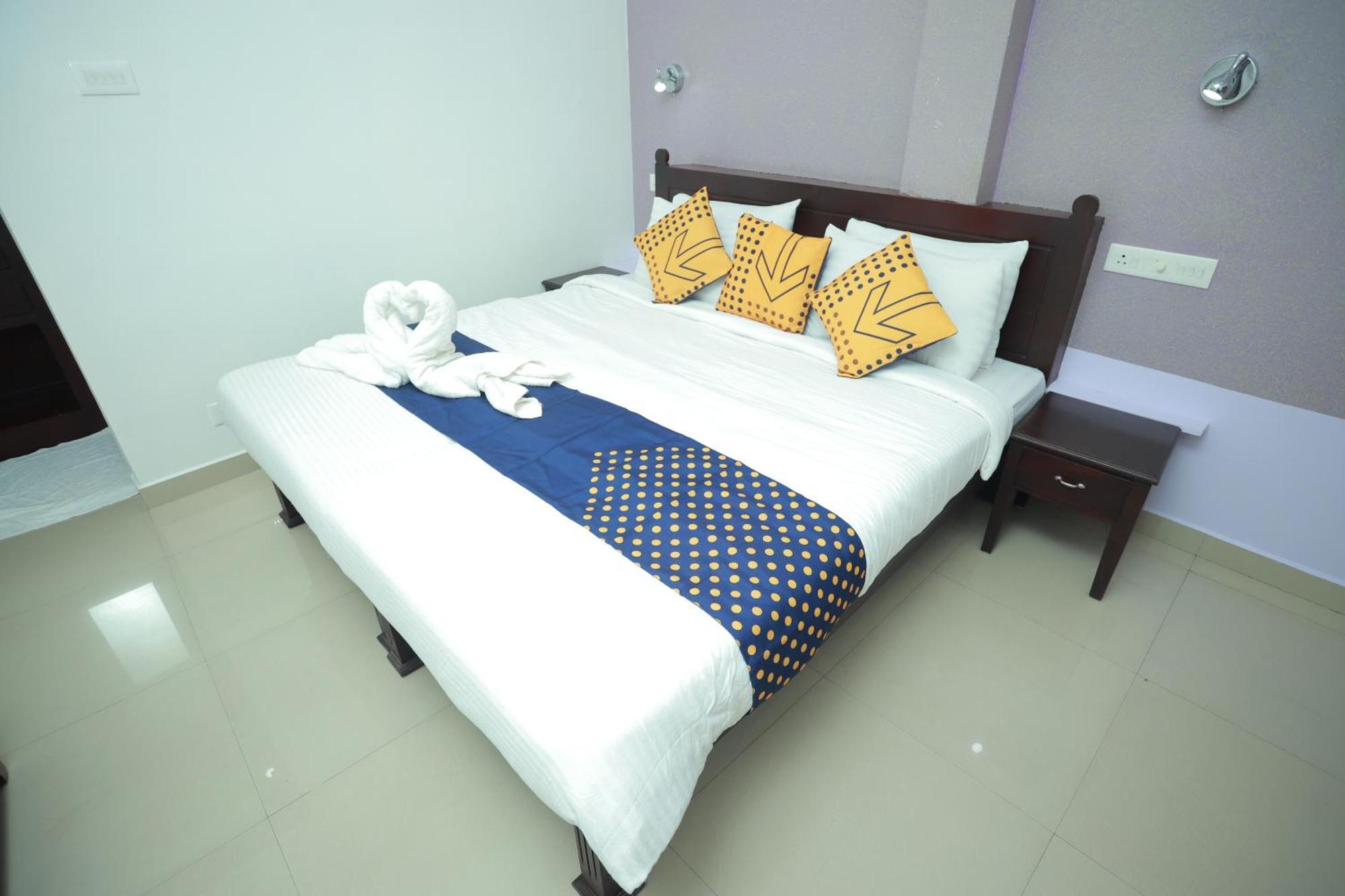 Shanthi Residency Pathanamthitta Exterior photo