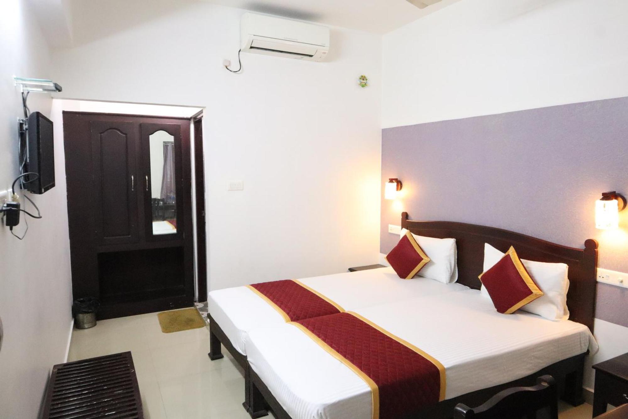 Shanthi Residency Pathanamthitta Exterior photo